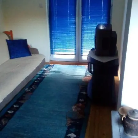 דירה Adi Apartman