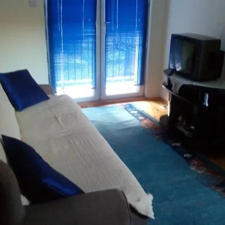Adi Apartman *