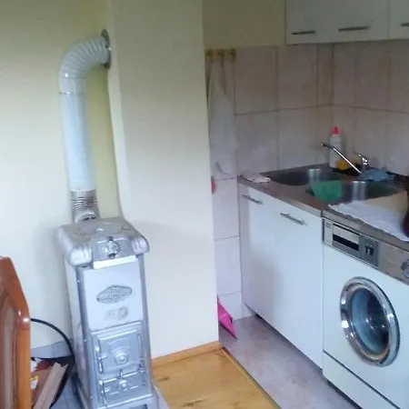 דירה Adi Apartman